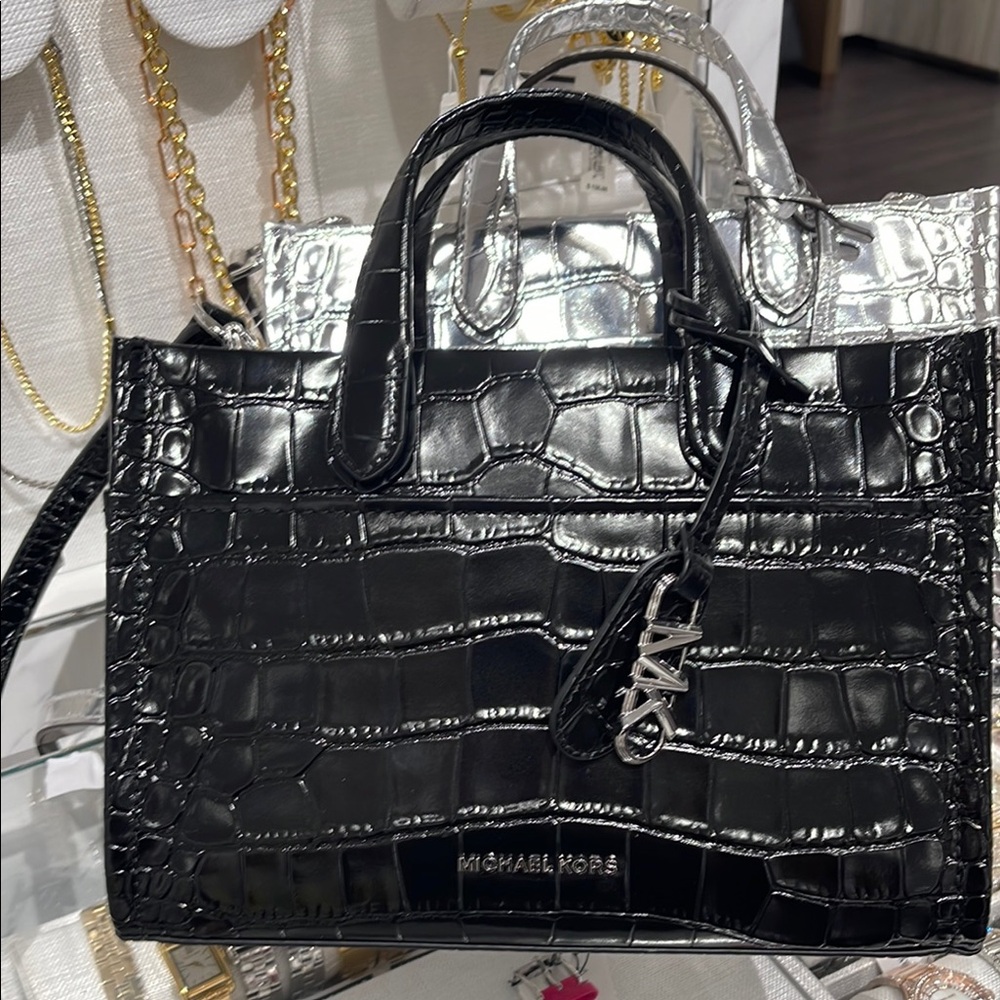 Michael Kors Gigi Small Crocodile Embossed Leather Messenger Bag
Black
NWT